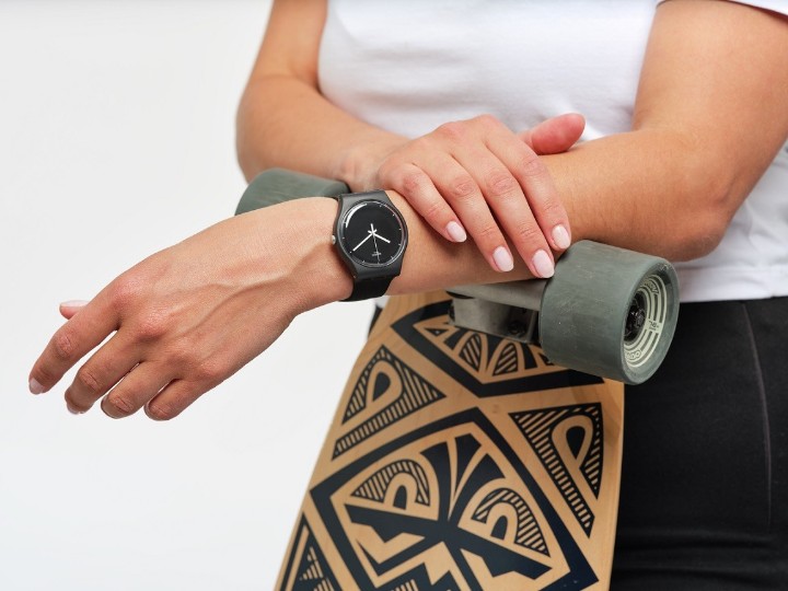 Obrázek Swatch Think Time Black