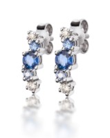 Zobrazit detail produktu - Náušnice LOEE Sparkle z bílého zlata s diamanty a multisafíry Obrázek Náušnice LOEE Sparkle z bílého zlata s diamanty a multisafíry