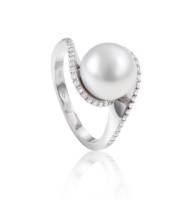 Zobrazit detail produktu - Prsten LOEE Pearls z bílého zlata s diamanty a perlou Obrázek Prsten LOEE Pearls z bílého zlata s diamanty a perlou