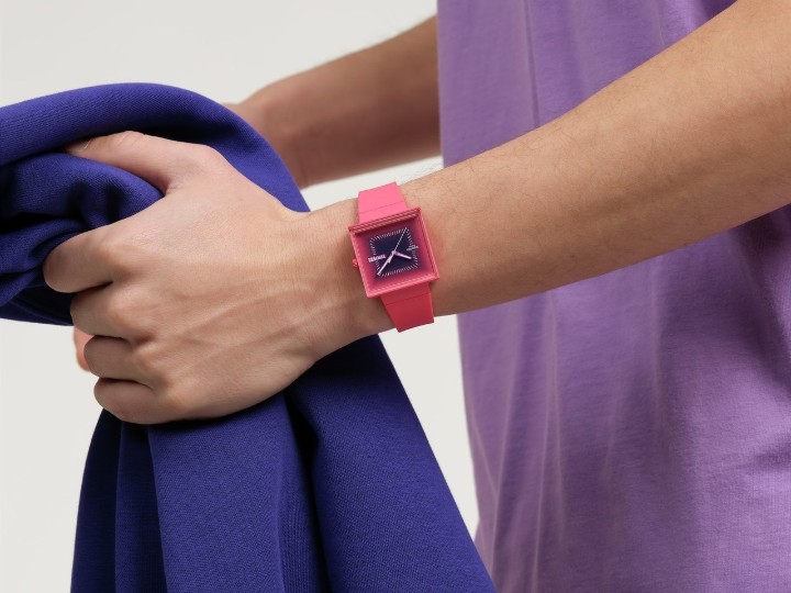 Obrázek Swatch Squarely Berry