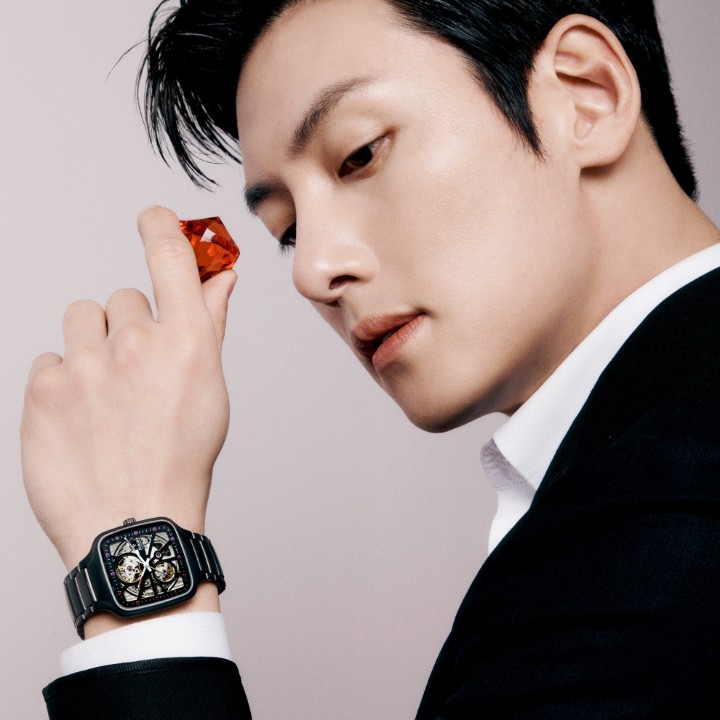 Obrázek Rado True Square Automatic Open Heart x Ji Chang-Wook Limited Edition