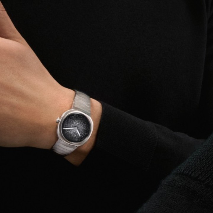 Obrázek H. Moser & Cie Streamliner Two Hands Silver Fumé