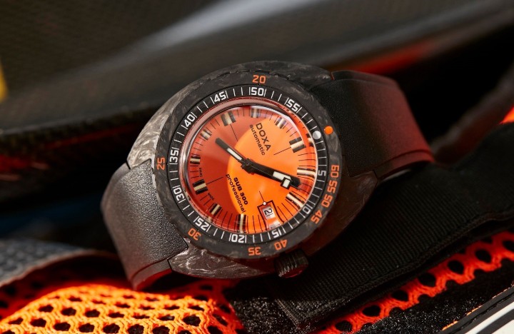 Obrázek Doxa SUB 300 Carbon Professional