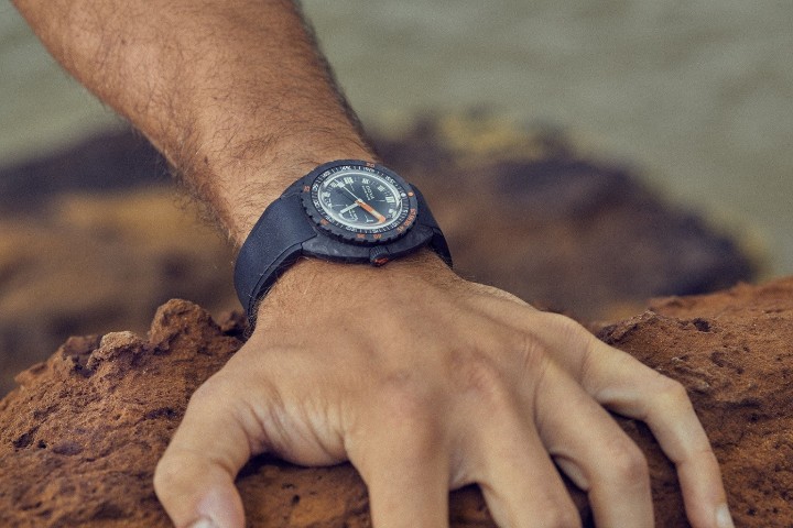Obrázek Doxa SUB 300 Carbon Sharkhunter