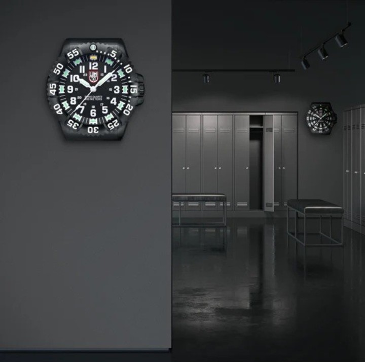 Obrázek Nástěnné hodiny Luminox